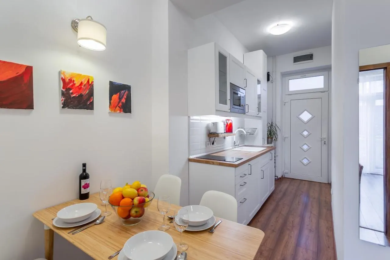 Central Avenue Apartment Budapest 0*,  Hungría