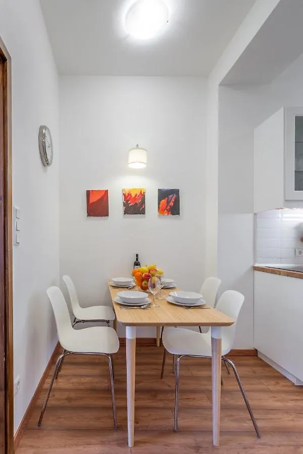 Central Avenue Apartment Budapest 0*,